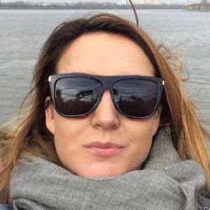 Meet your Posher, Cassandra